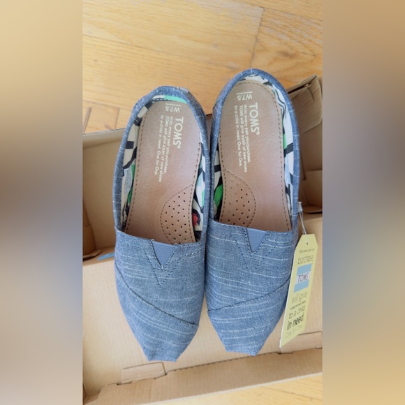 Toms Women's Blue Slip-On Shoes - Picture 4 of 6